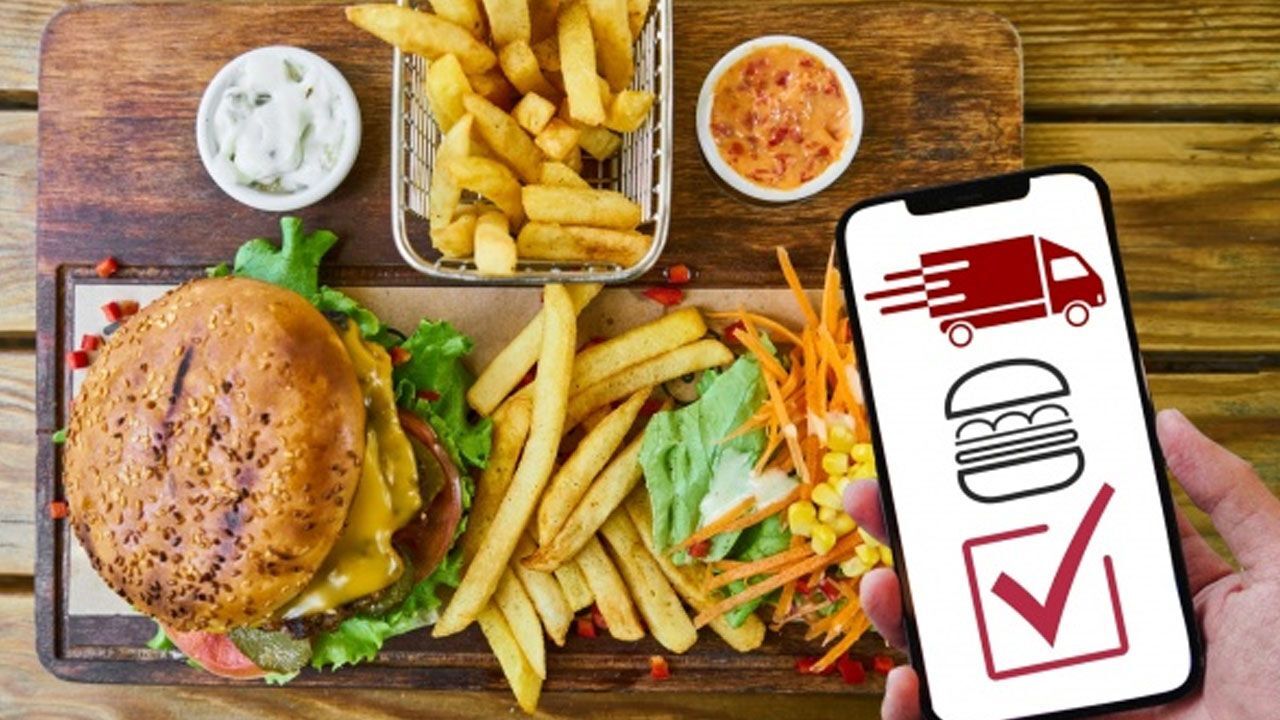 Uygulamadaki açığı buldu, iki yıl bedava yemek siparişi verdi