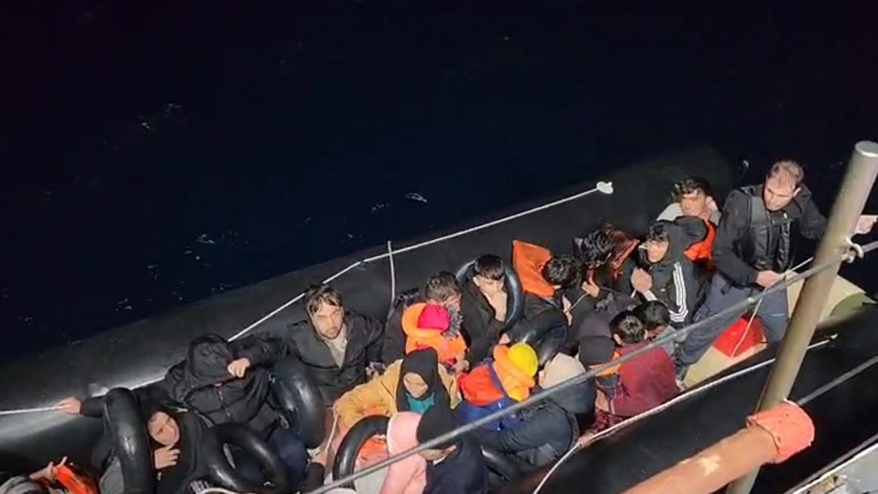 İzmir açıklarında 100'den fazla göçmen kurtarıldı!