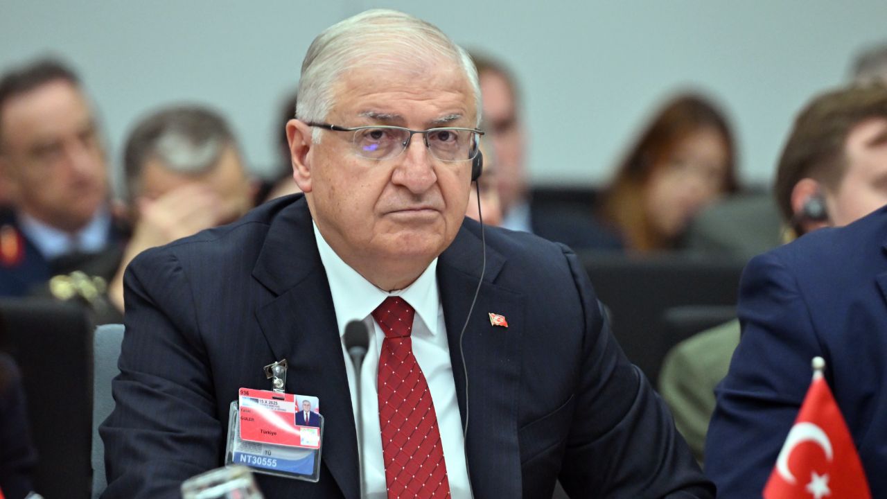 Milli Savunma Bakanı Yaşar Güler