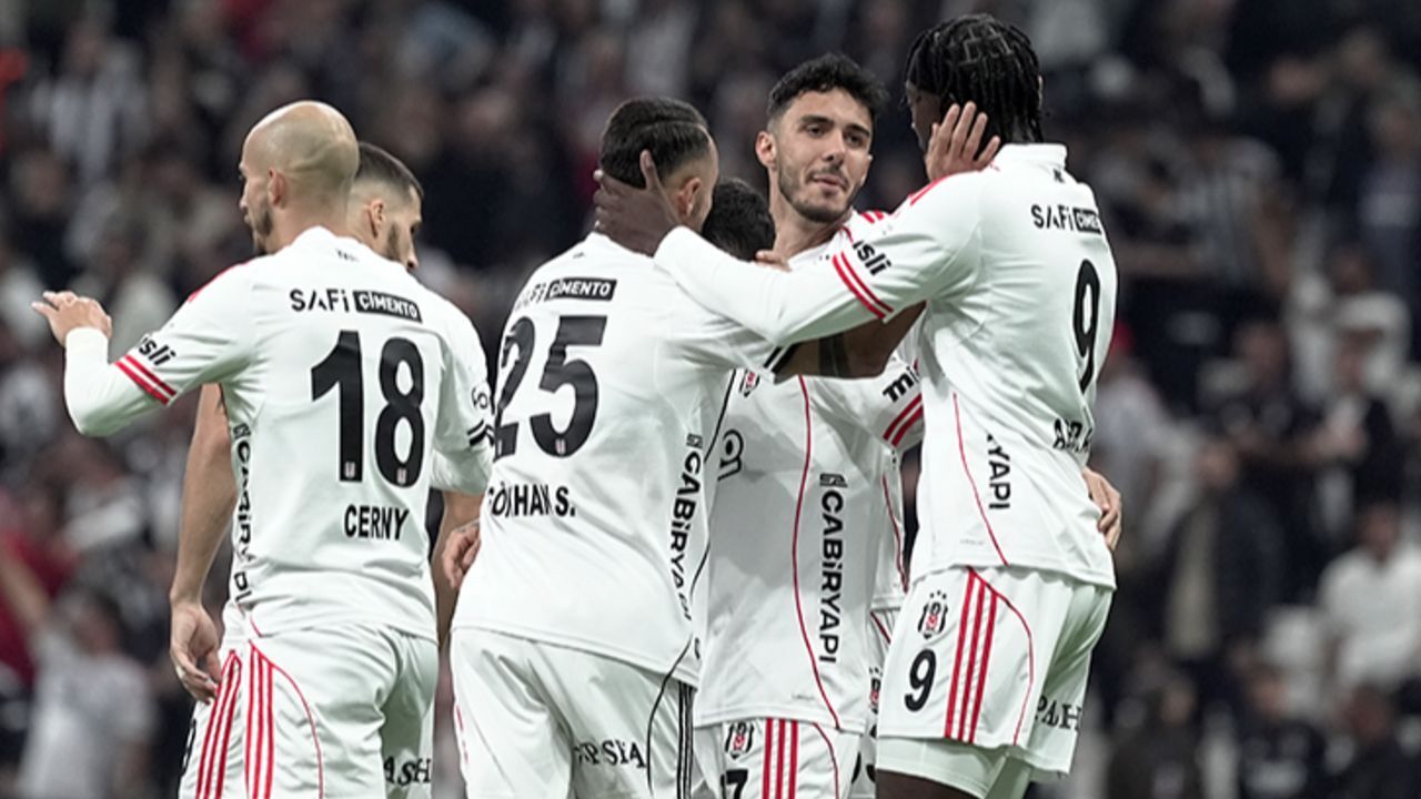Beşiktaş'ın yeni kaptanları kim oldu? Necip Uysal ve Mert Günok kaptanlığa veda etti