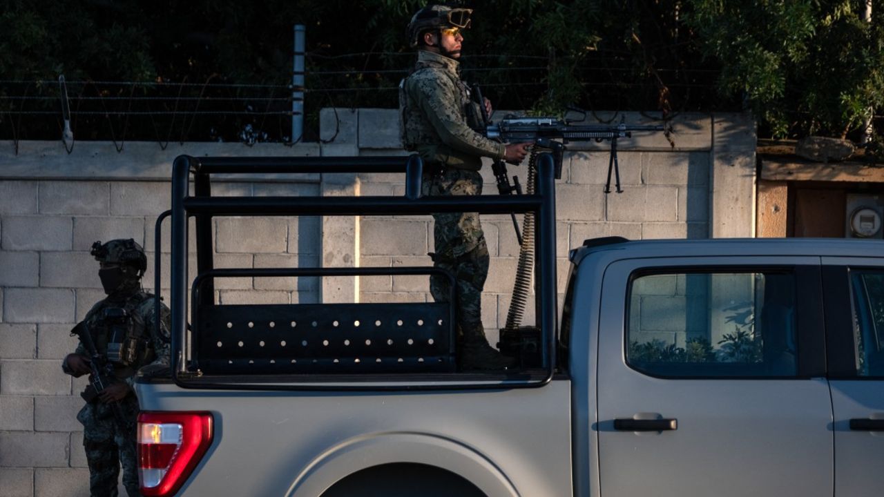 Meksika'da savcılık binasına patlayıcı yüklü dronlarla saldırı