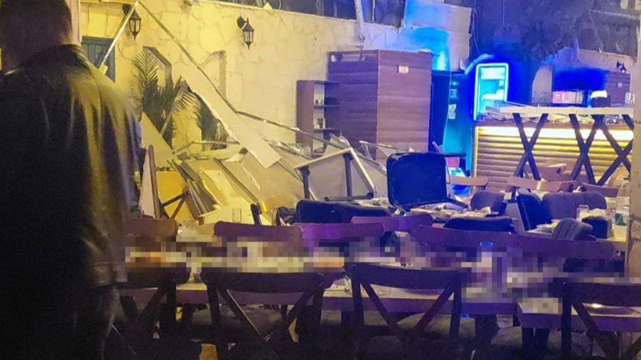Eğlence mekanında ölümden döndüler! Duvar müşterilerin üzerine çöktü, 6 kişi yaralandı
