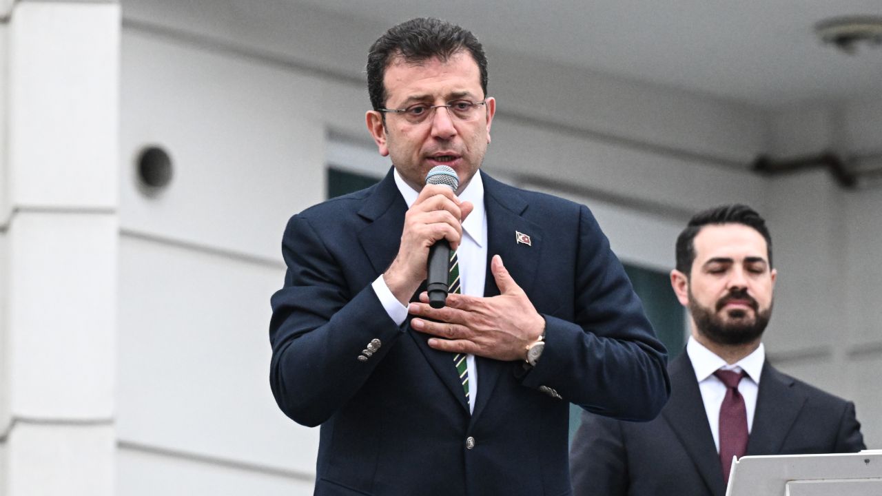 Ekrem İmamoğlu’nun savcılara hakaret ettiği iddiasıyla yargılandığı dava düştü