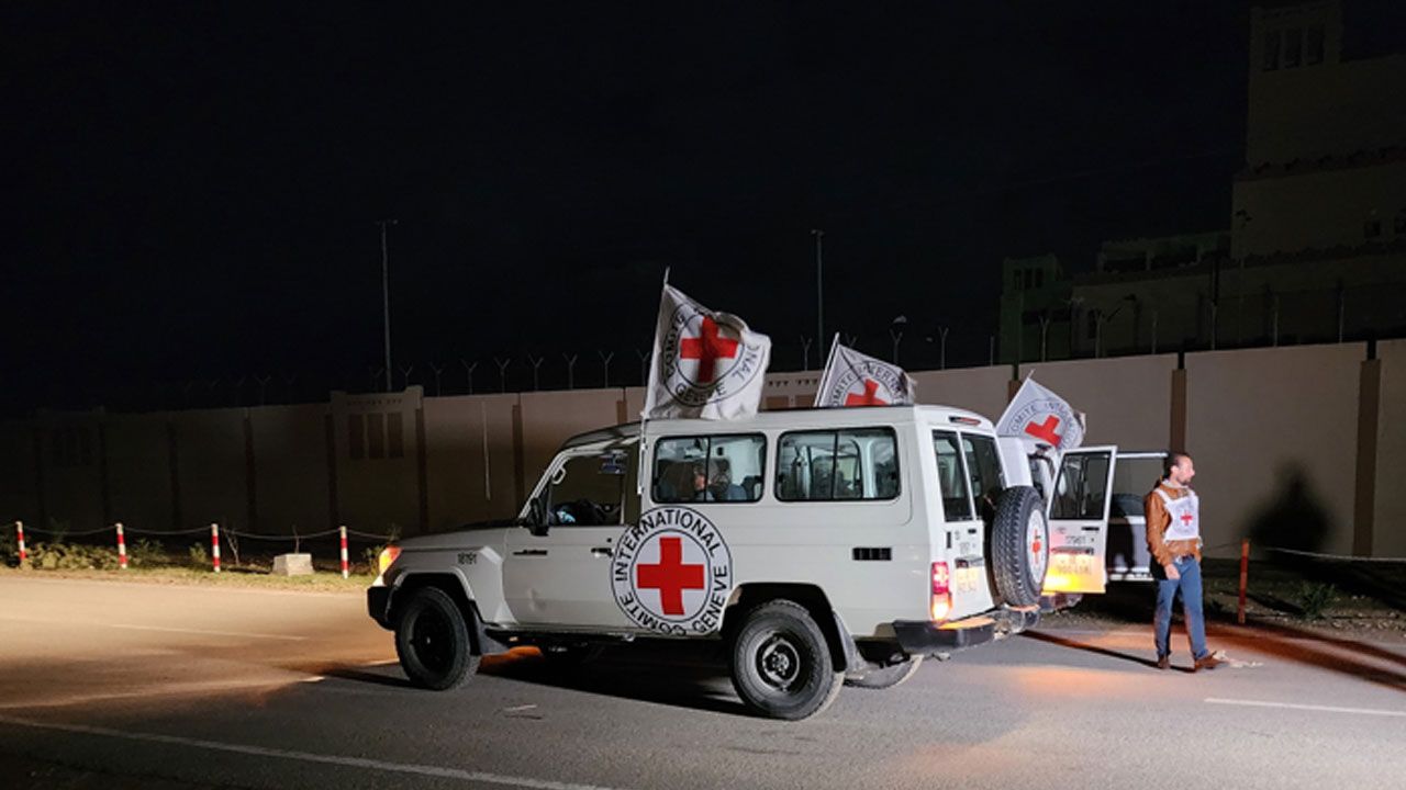 Hamas 2 İsrailli rehinen cesedini teslim etti