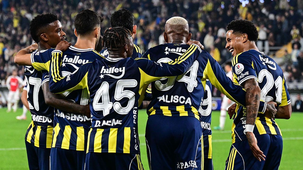 Fenerbahçe zorlandığı maçta hata yapmadı: Kadıköy'de üç gol, birer penaltı ve kırmızı