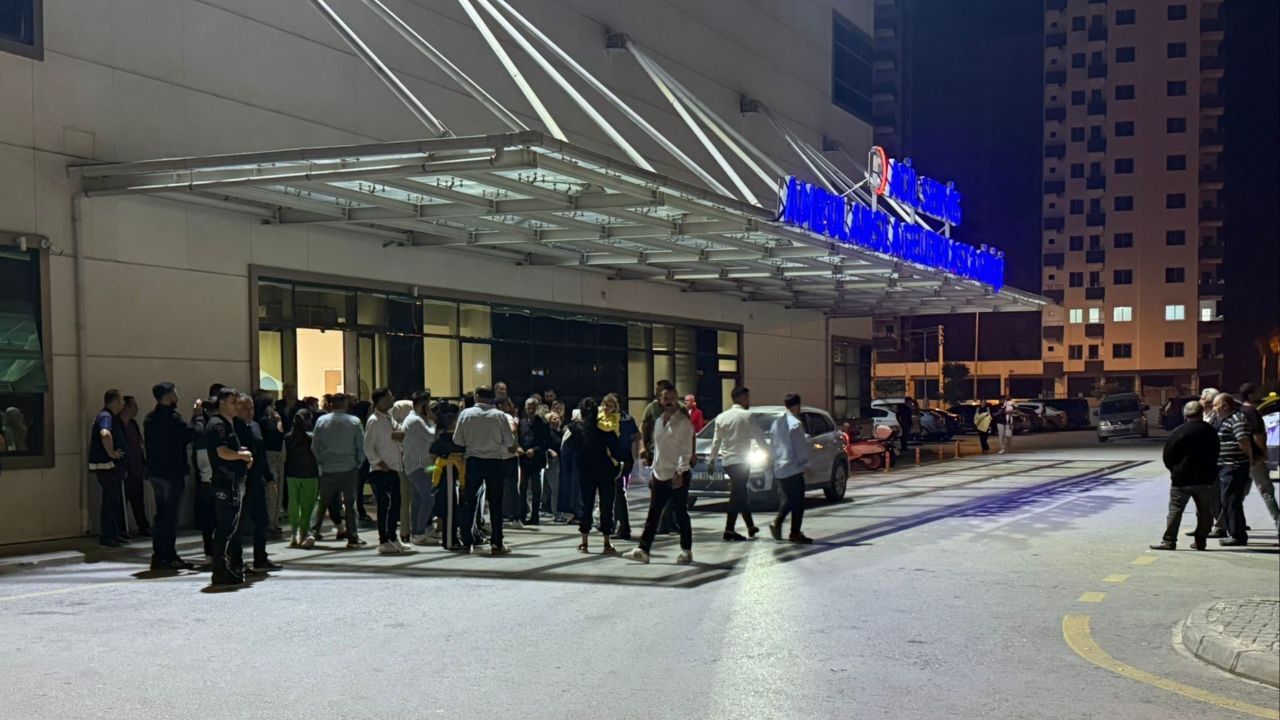 Mersin'de 14 yaşındaki çocuk düğün salonunu kana buladı! Yaralılar var