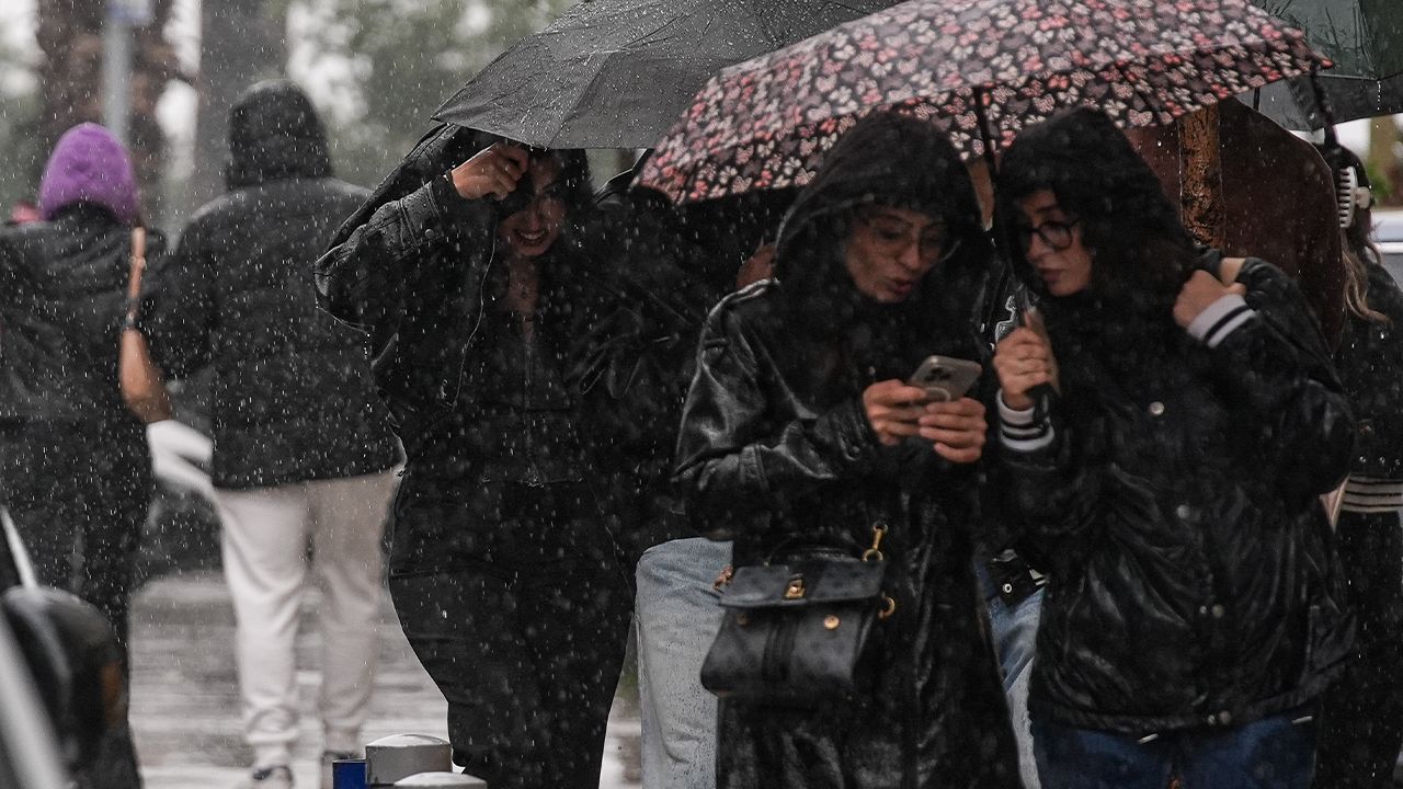 Yurdu soğuk ve yağışlı hava saracak! 7 kent için sarı kodlu uyarı