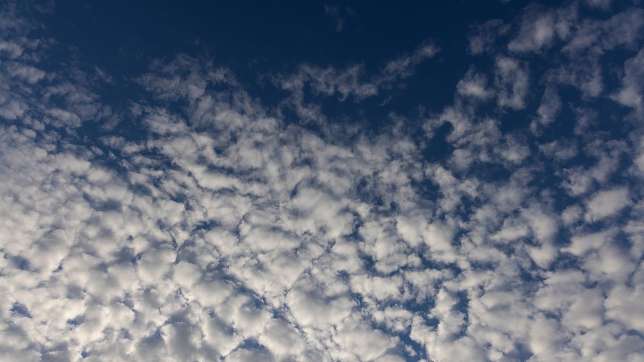 Deprem bulutları gerçek mi, nedir? Cirrocumulus bulutları merak ediliyor