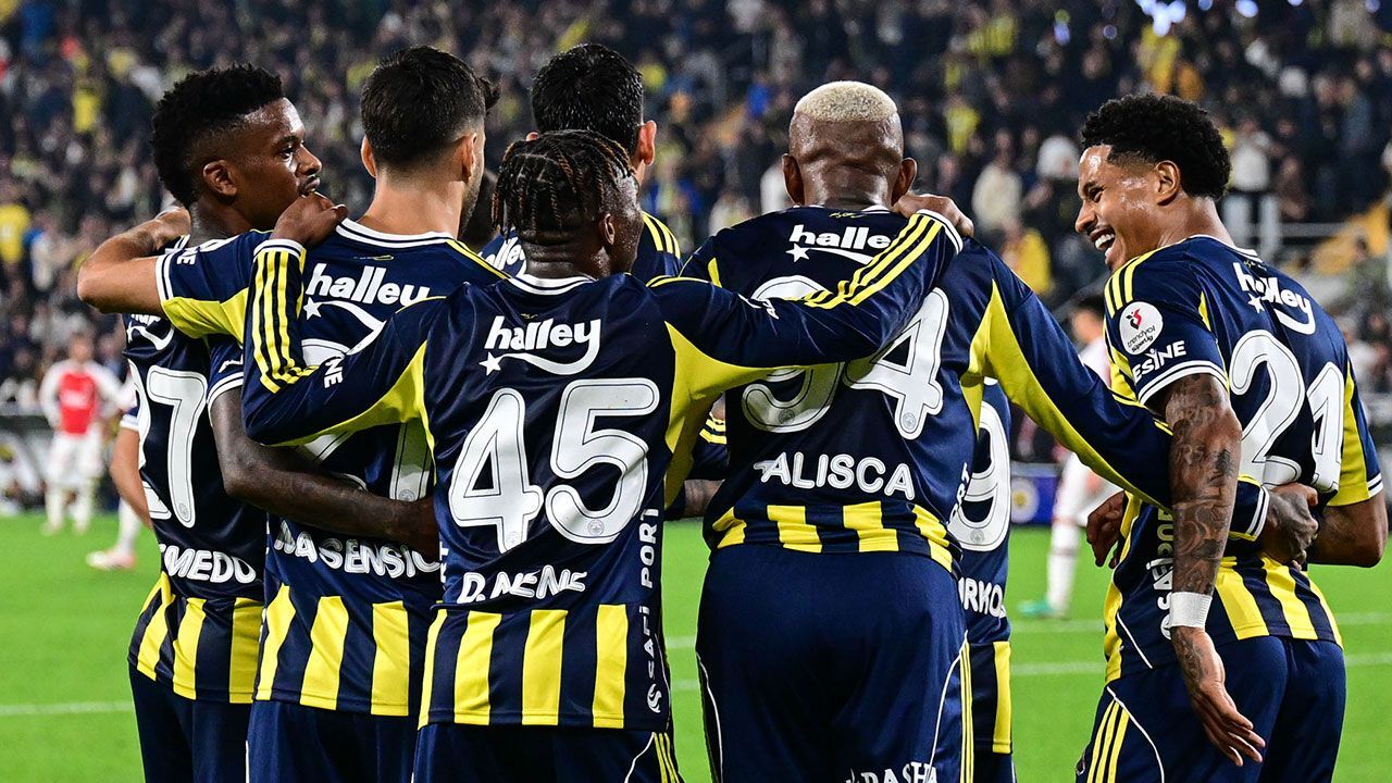 Fenerbahçeli yıldızdan ayrılık iddiasına jet cevap: Haberi tiye aldı