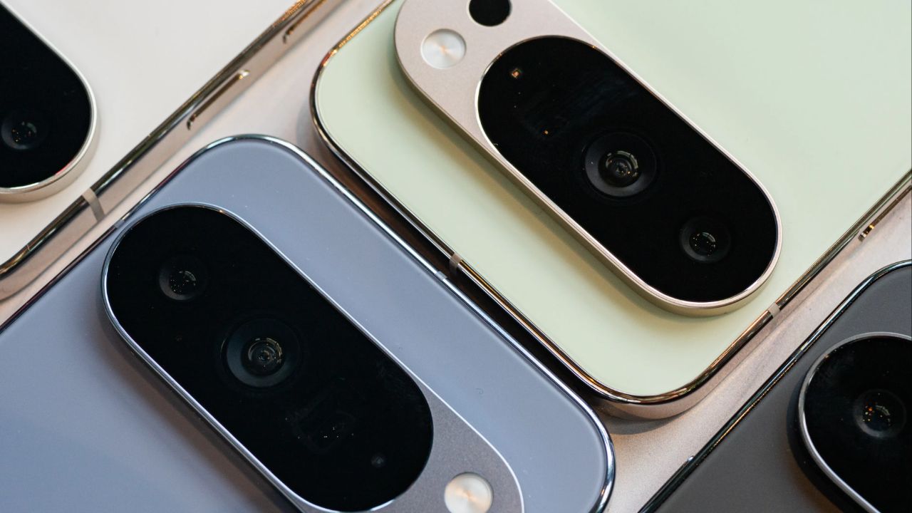 Google'dan gizli test! Henüz çıkmamış telefon 15 kişiye emanet