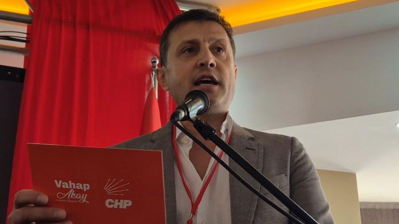 CHP kongresinde büyük kriz: Belediye Başkanı, "Kovun beni" deyip salonu terk etti!