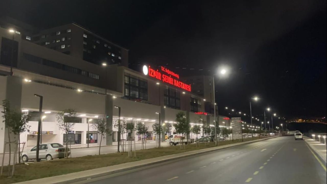 İzmir'de kanlı hesaplaşma! Sokak ortasında çatıştılar, yaralılar var