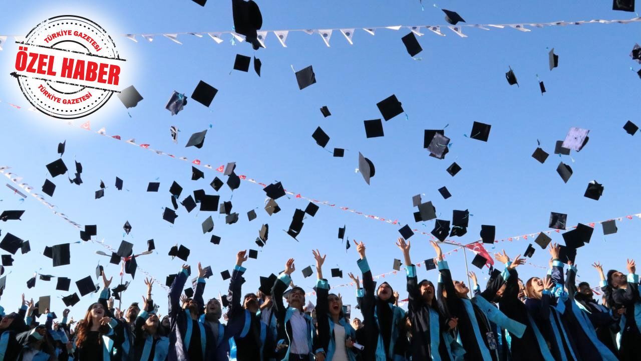 Üç yılda mezuniyet yüzleri güldürdü! Öğrenciler kısa sürede mesleğe atılmak istiyor