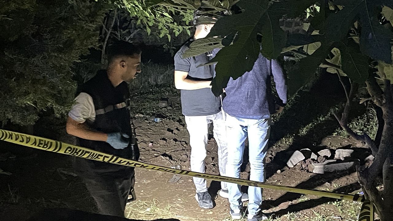 Çocukların kazdığı toprak dehşeti ortaya çıkardı... Yeni doğan bebeği caminin bahçesine gömdüler