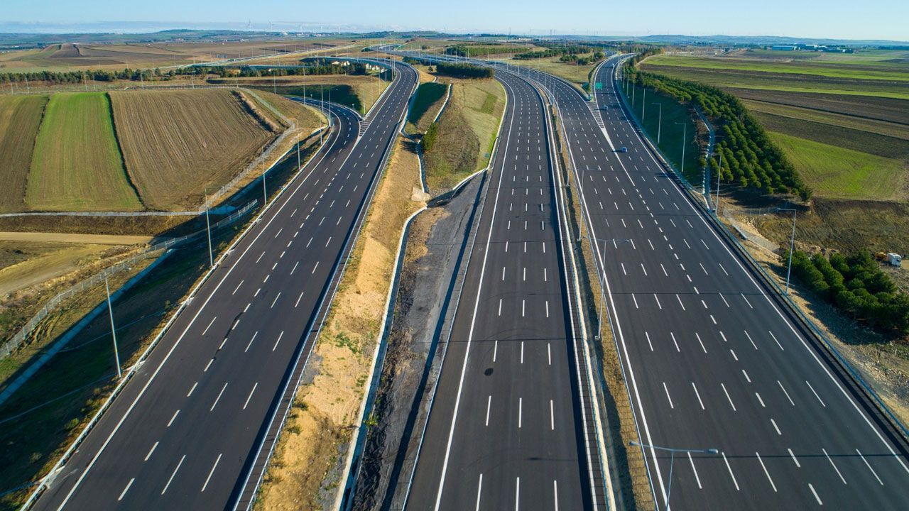 Türkiye yollarında büyük hedef! Ulaşım ağı büyüyor: 30 bin kilometreyi geçecek