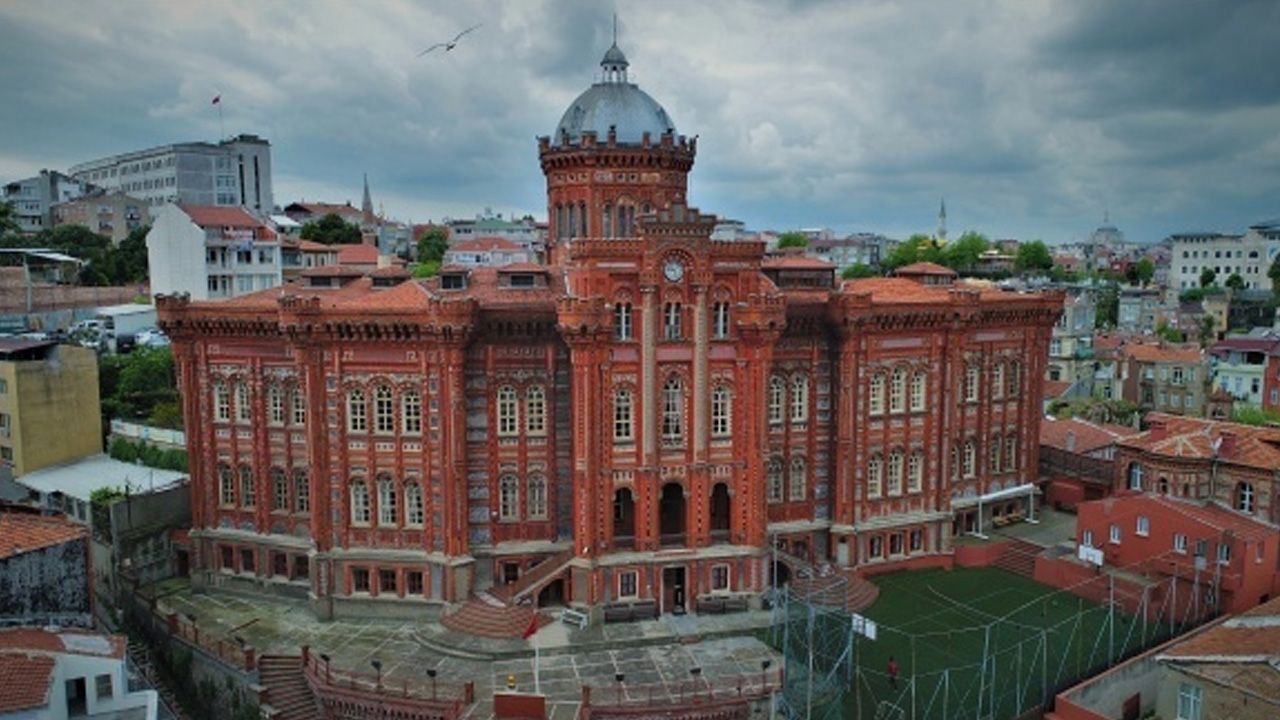 MEB süre tanıdı, yönetim 10 milyon euro bulamadı! 571 yıllık Fener Rum Okulu yeni bina arıyor