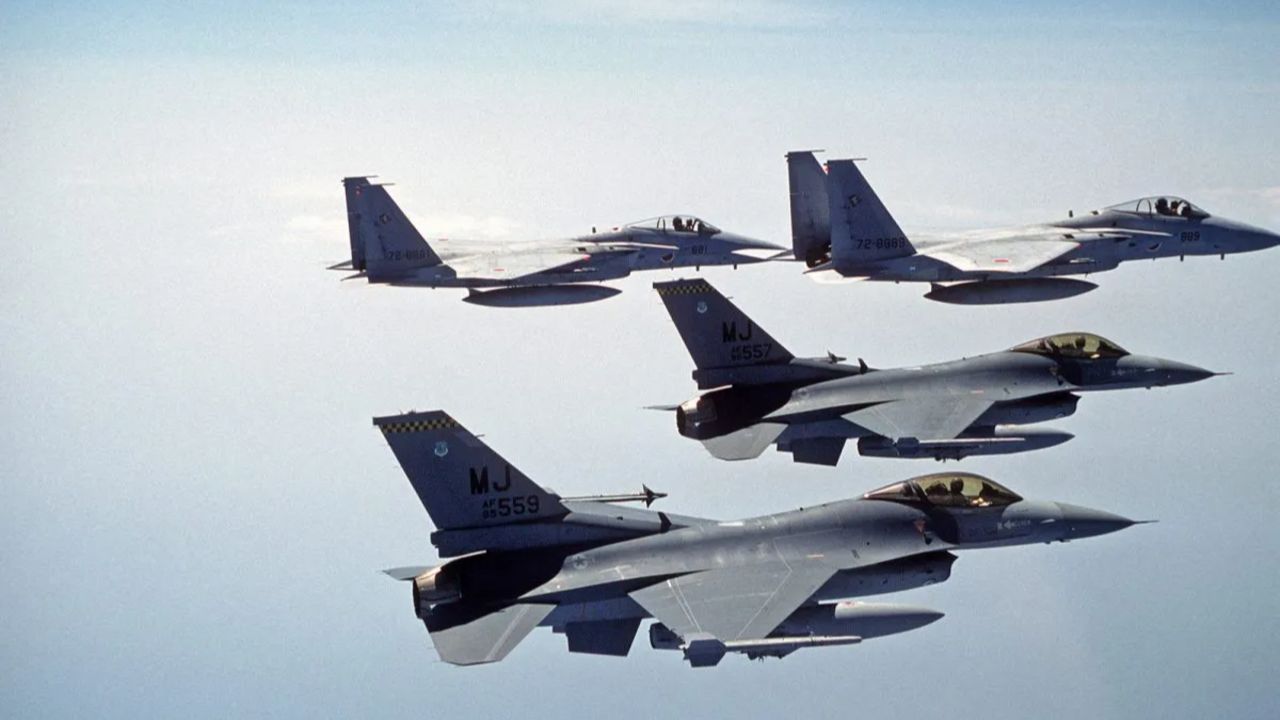 Savaş uçakları hava sahasına yaklaştı! Japonya, Rus uçaklarına karşılık verdi!