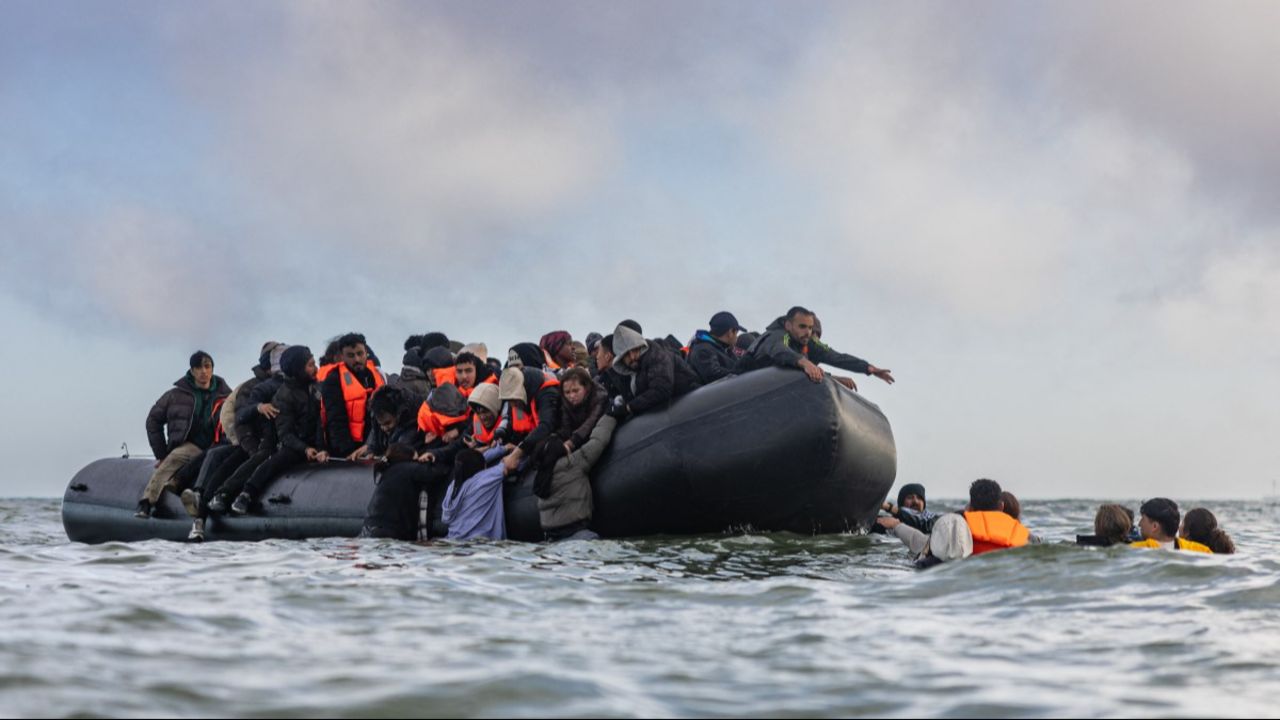 Göçmenler artık kışlalarda kalacak! Avrupa diken üstünde