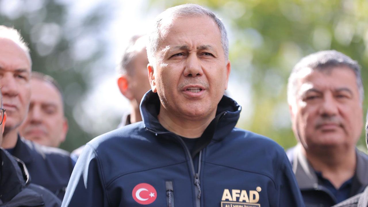 Bakan Yerlikaya, depremin merkez üssü Balıkesir Sındırgı