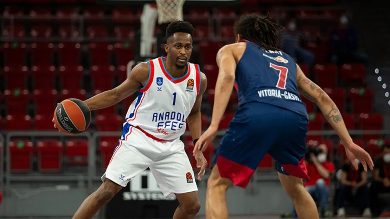 Baskonia - Anadolu Efes basketbol maçı hangi kanalda, nerede izlenir? EuroLeague 8. hafta maçı bu akşam!