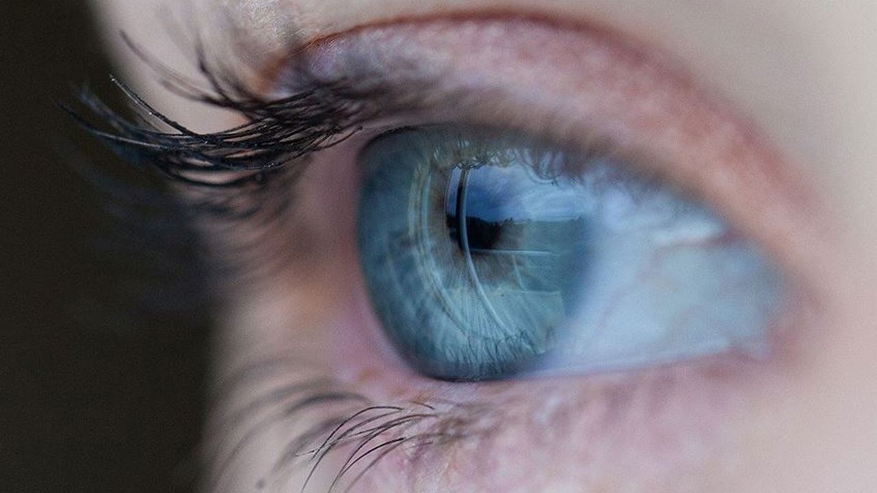 Türkiye, göz rengi değiştirme merkezi oldu