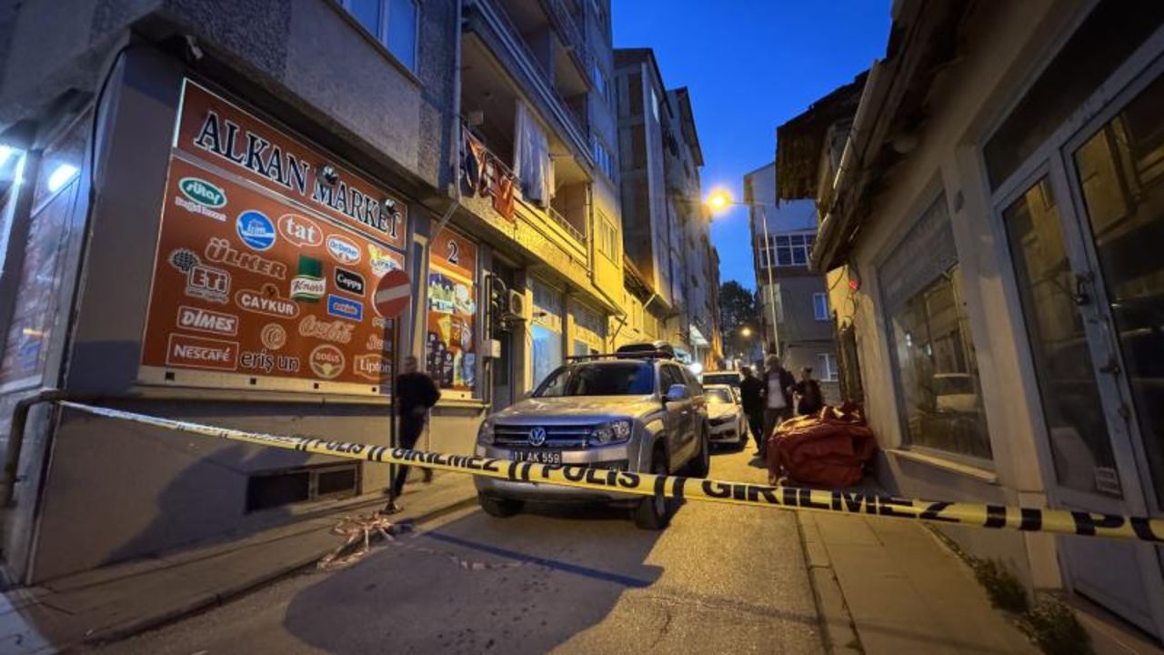 2 yıl hapisle aranan firari polisten kaçarken bacaya sıkıştı