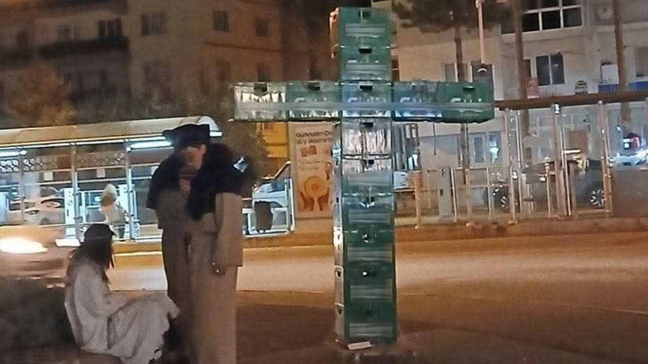 Alkol kasalarından haç işareti yaptılar! 3 kişi gözaltına alındı