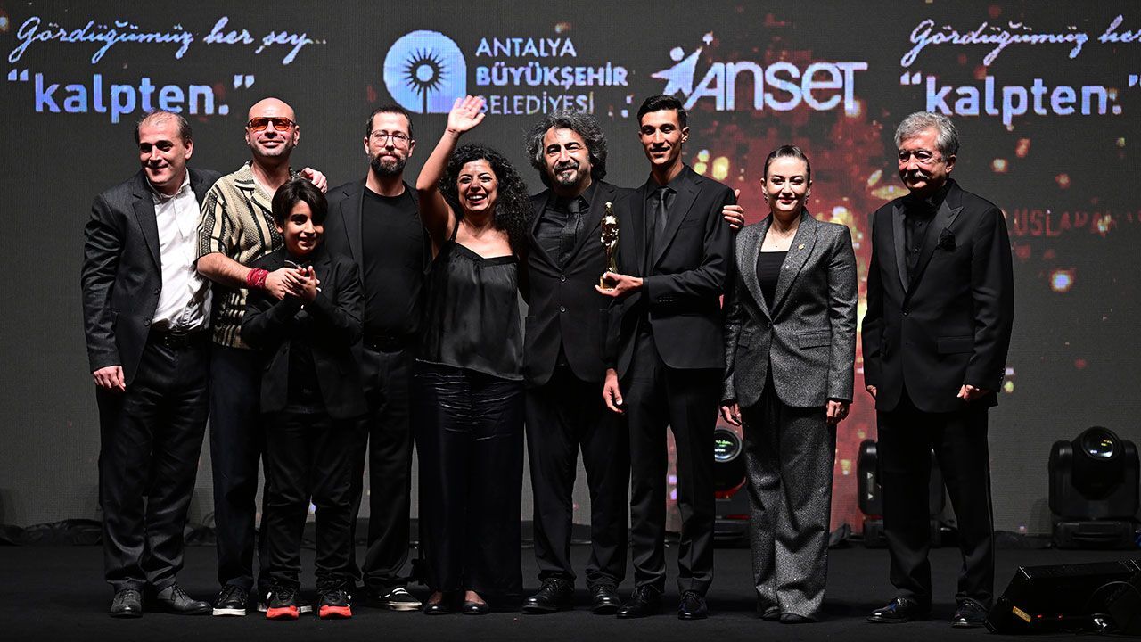 Altın Portakal’ın hâkimi ‘Tavşan İmparatorluğu’! Çocuk cezaevinden doğan dram filmine 7 ödül