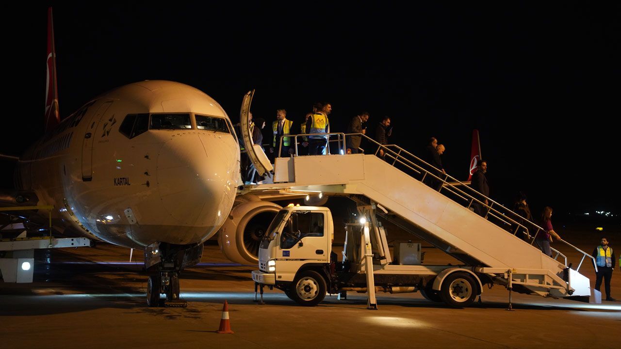 Süleymaniye'ye uçuş yasağı bitti, 2 buçuk yıl aradan sonra ilk Türk uçağı indi