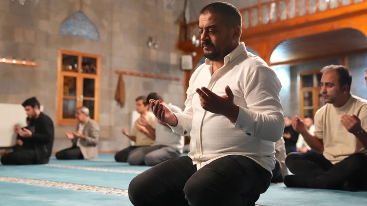 Hacet namazı nasıl kılınır? Dilek ve murat duaları ile hacet namazları