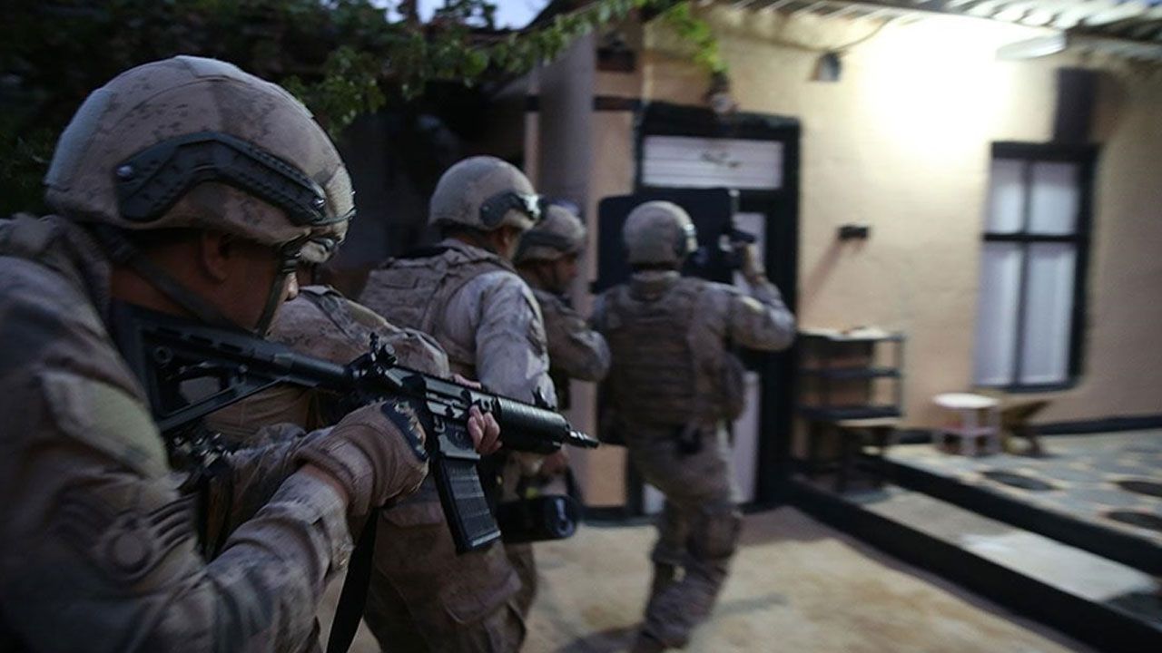 İzmir'de 'Saraçlar' operasyonu! Milyarlık para hareketi tespit edildi