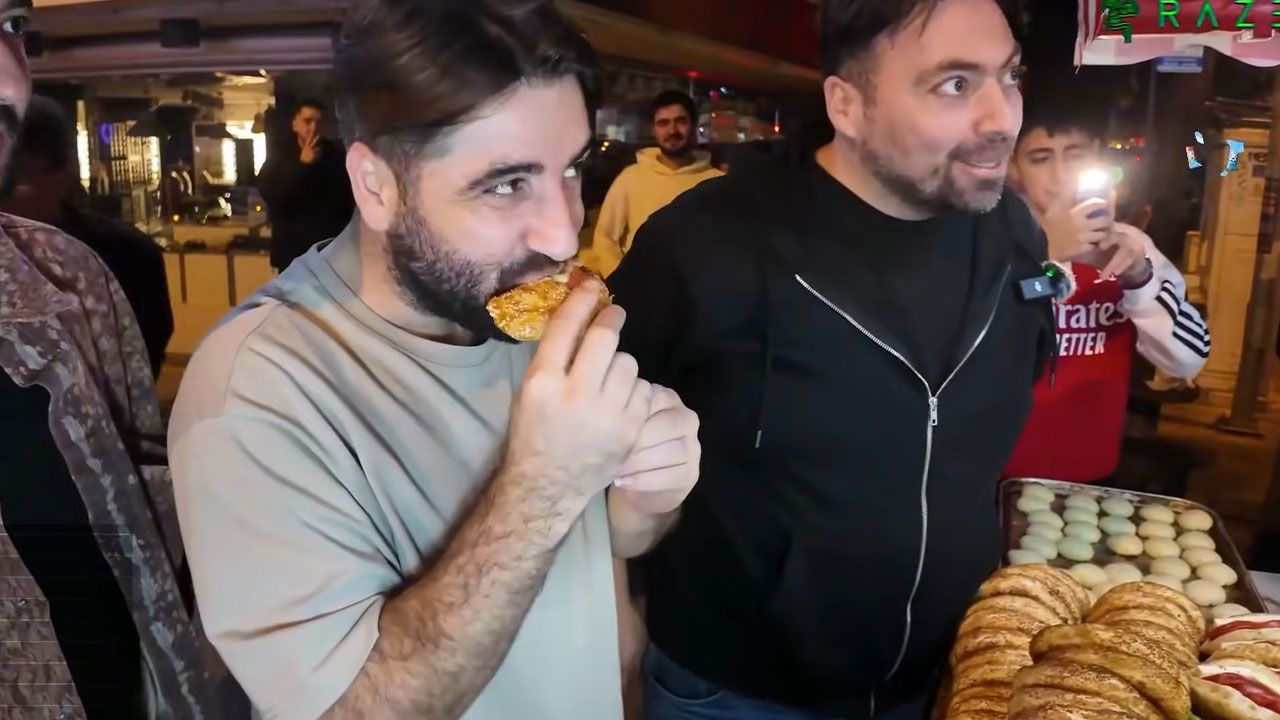 Fenomenler İzmir’de boyoz keyfi yaptı! Tadından çok fiyatı konuşuldu