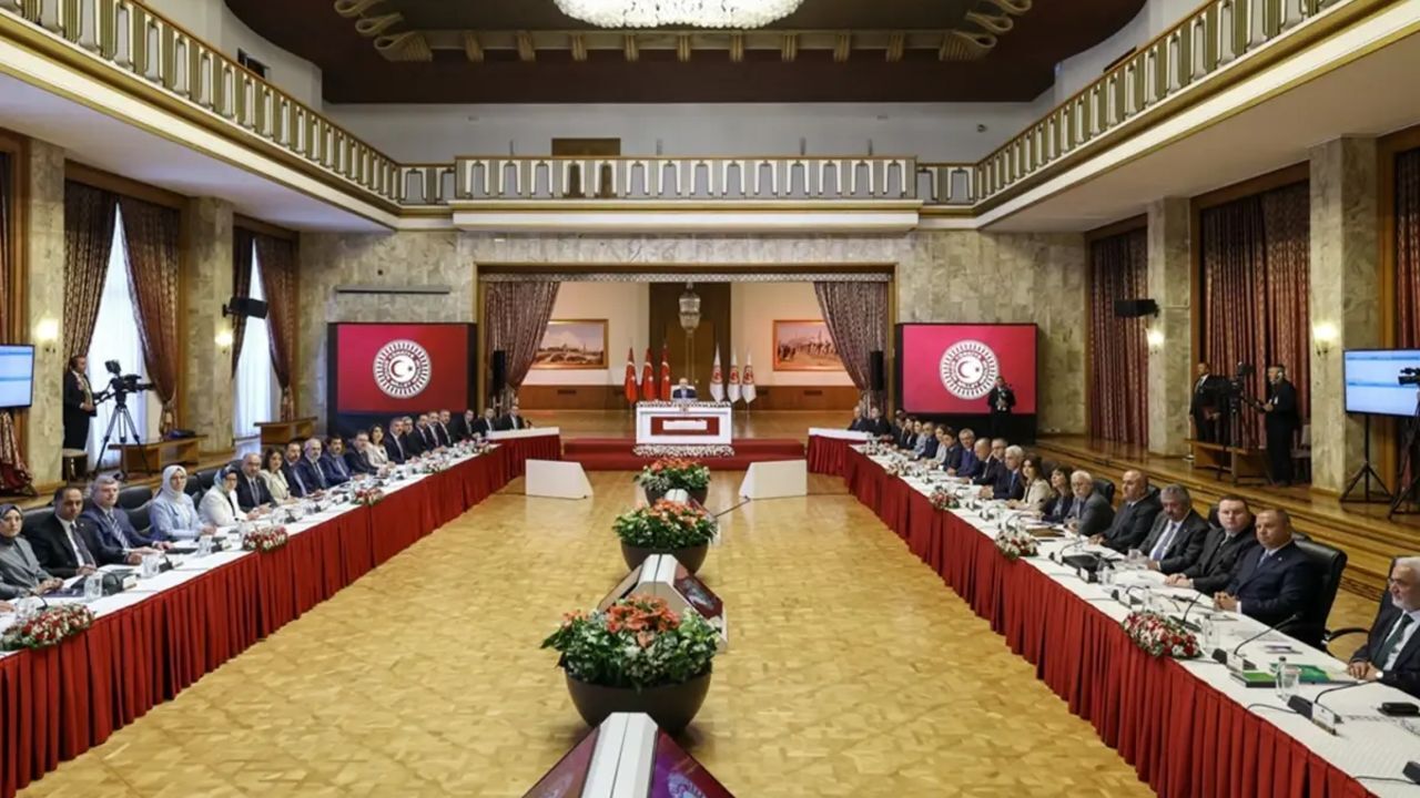 Meclis Başkanı Kurtulmuş, grup başkanvekillerini acil topladı! Komisyon haftaya ertelendi