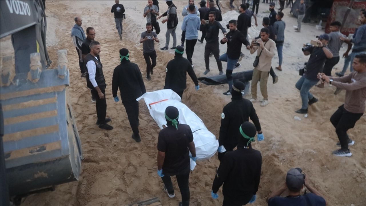 Hamas, enkazdan çıkardığı 1 İsrailli esirin cesedini teslim etti