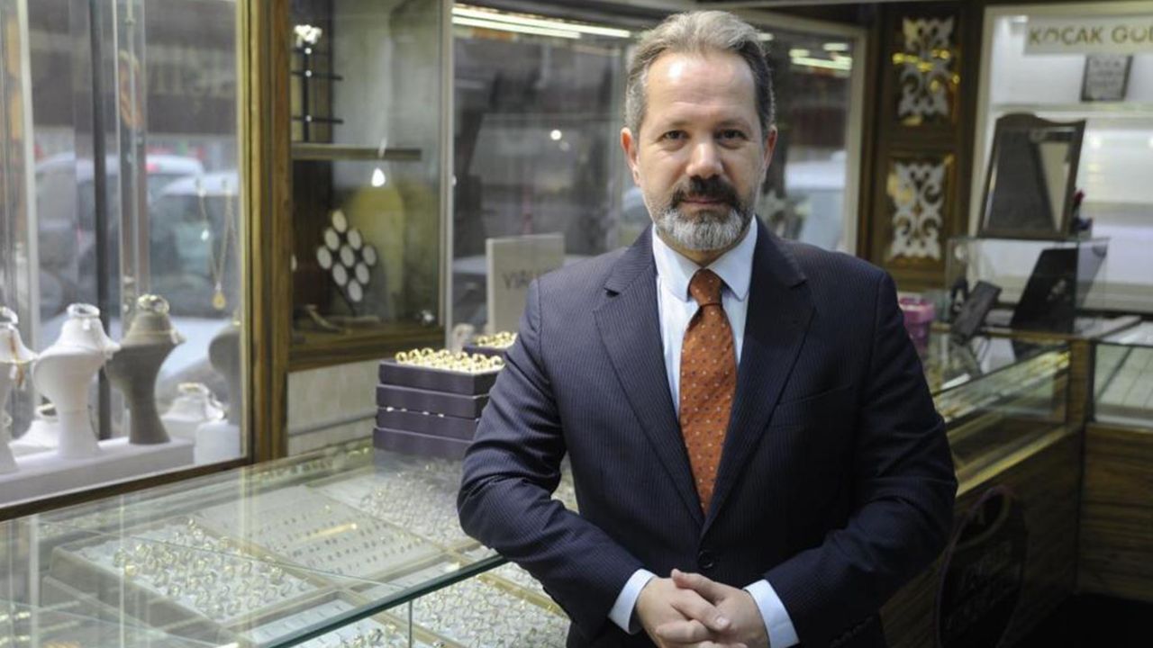 Şaşırtan gerçek! İslam Memiş 90'lara damga vuran ünlü ismin kardeşiymiş