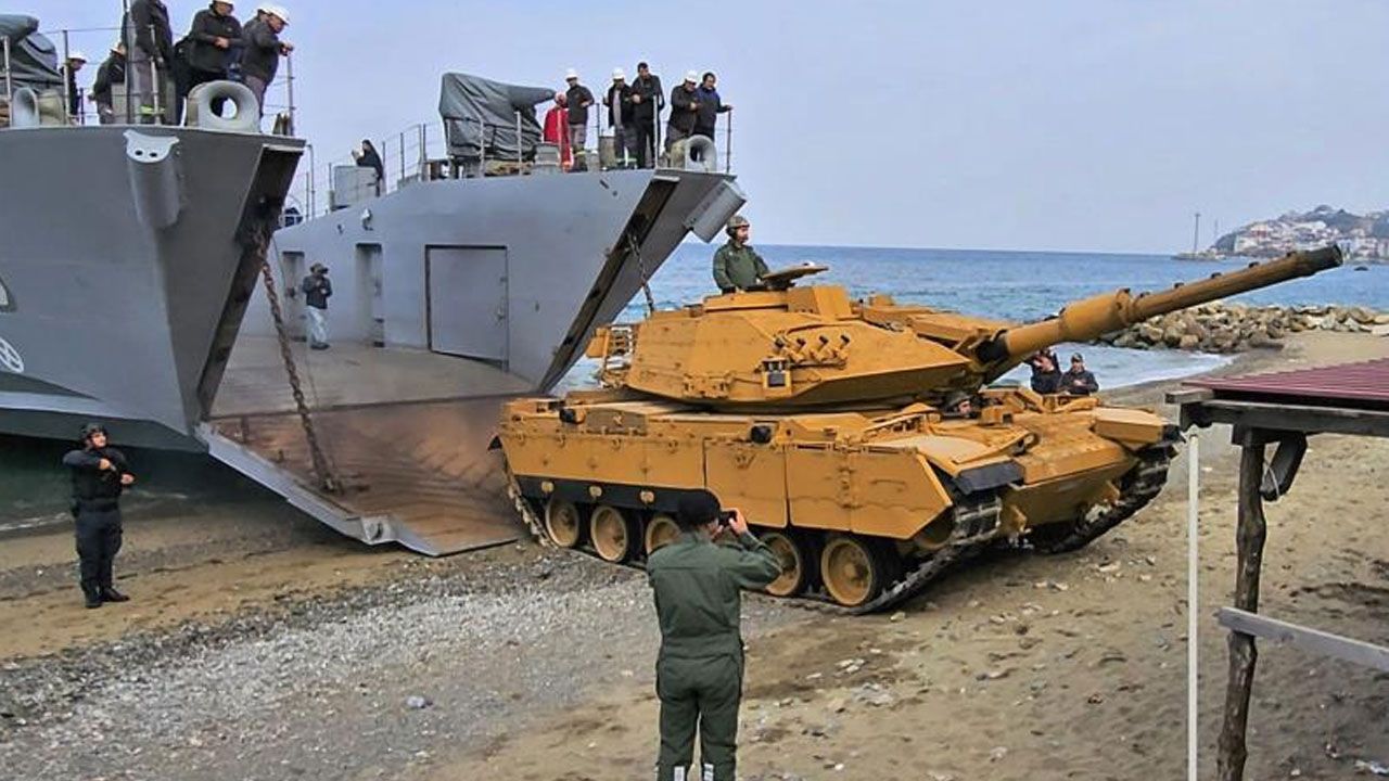 Yerli çıkarma gemisi Ç-159 sahile tank çıkardı: Test başarıyla geçti