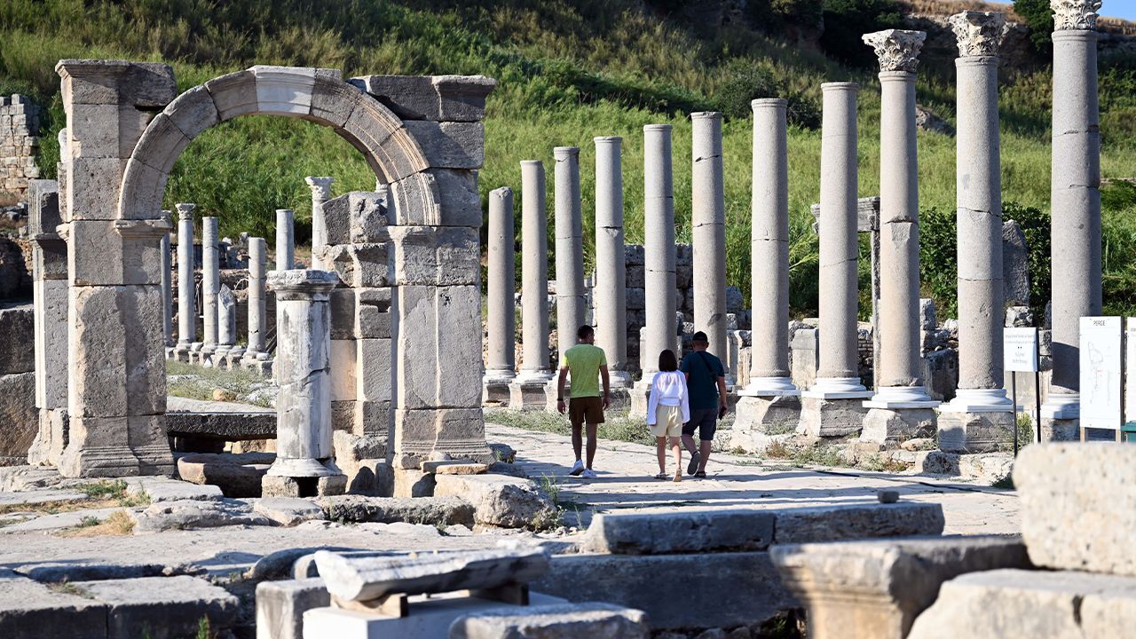 Antalya, tüm zamanların en yüksek ekim ayı ziyaretçi rekorunu kırdı