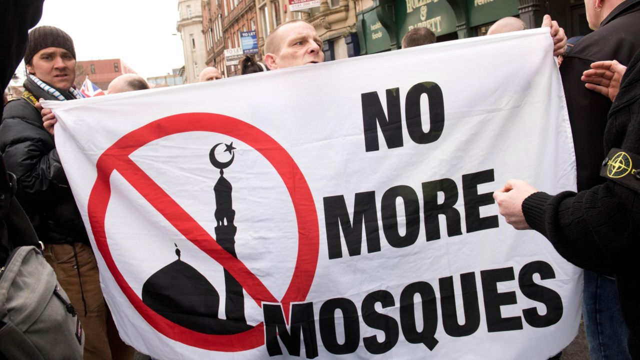 İngiltere’de 27 camiye saldırı düzenlendi! Terör saldırıları artıyor