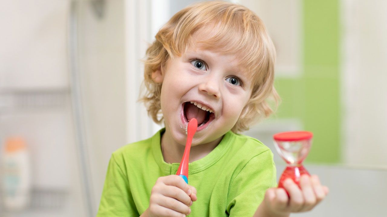 Çocuklarda diş macunu seçiminde 5 altın öneri
