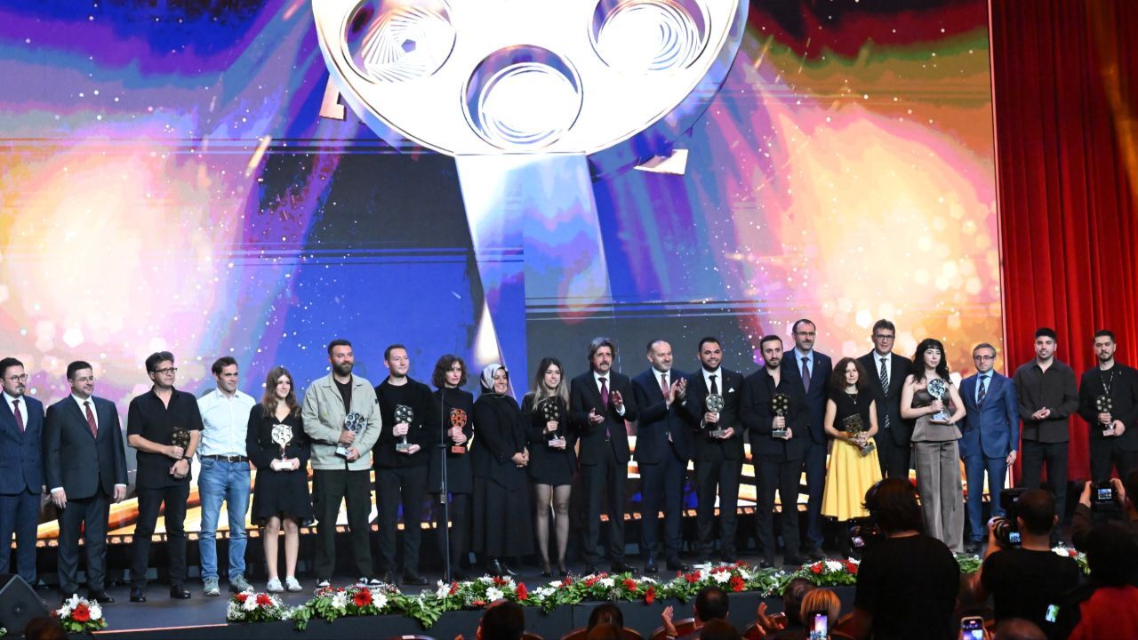 'En iyi belgeseller' ödüllendirildi: Birinci modern hayatı sorguluyor