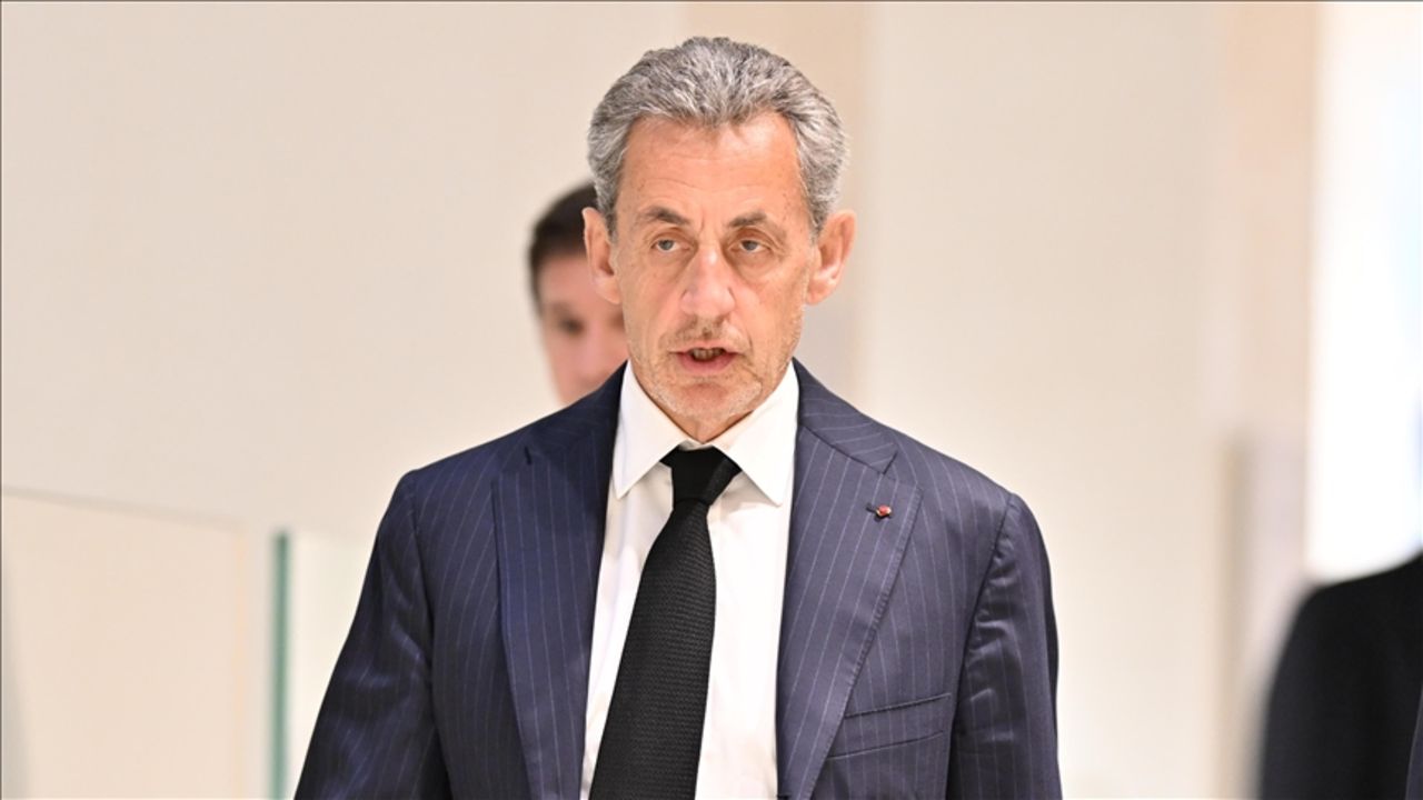 Fransa’nın eski Cumhurbaşkanı Sarkozy serbest bırakıldı