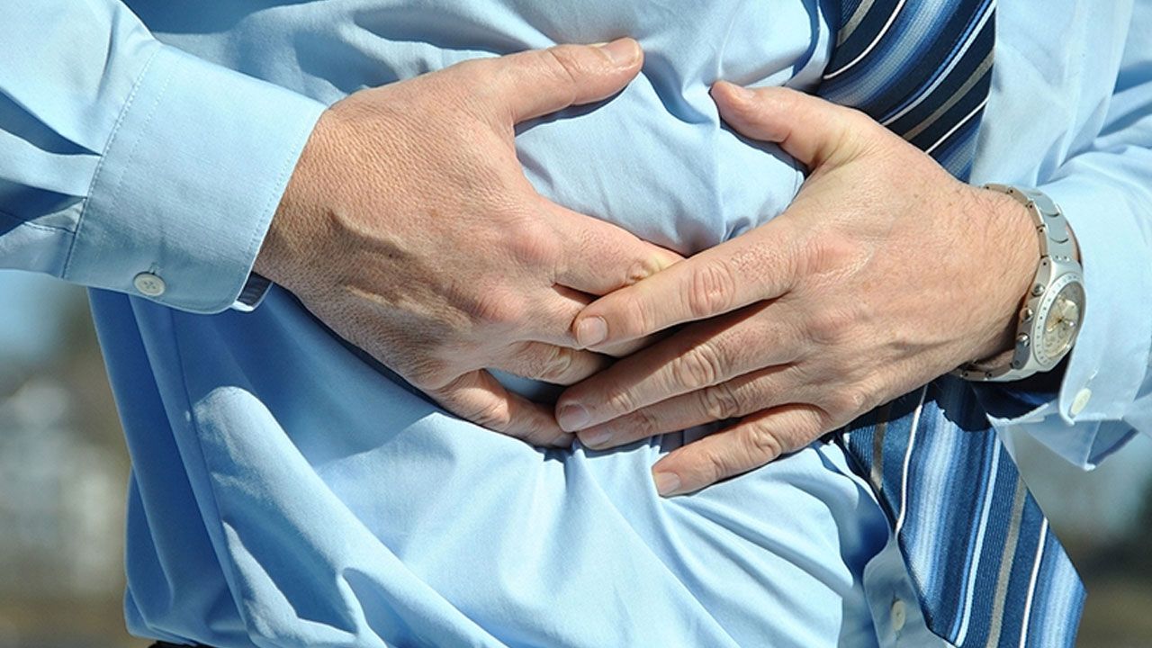 Sebebi yıllarca anlaşılmıyor! Yemekten sonra karın ağrısı ve sırta vuran rahatsızlık varsa…