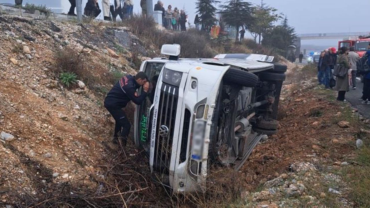 Muğla'da yolcu minibüsü devrildi: Yaralılar var