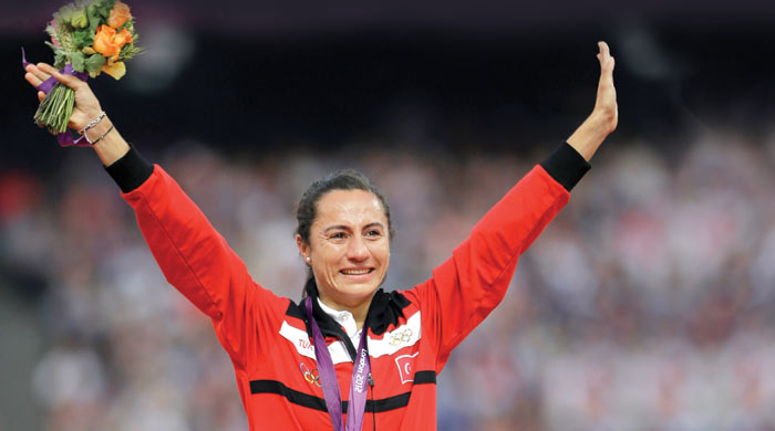 Şeref kürsüsü Aslı Alptekin'in görseli