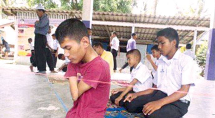 Resulullah Efendimiz diyor ki: Âmâ da olsan evde kılma! görseli