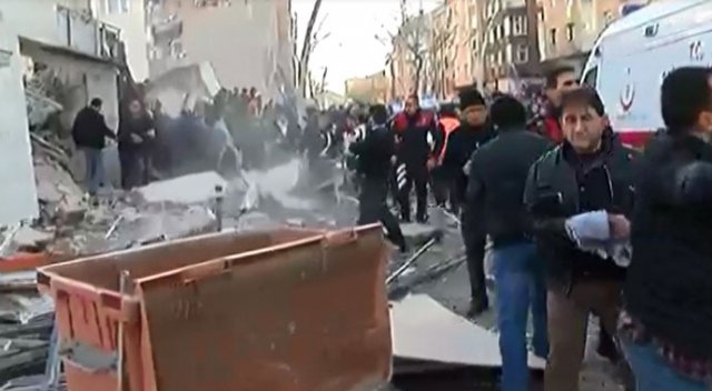 Son dakika... Zeytinburnu'nda bina çöktü! Ölüler ve yaralılar var... (İSTANBUL'DA BİNA ÇÖKTÜ) görseli