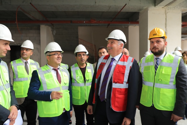 Mevlüt Uysal: 'Dünya gençliğine hizmet etmeye hazırız' görseli