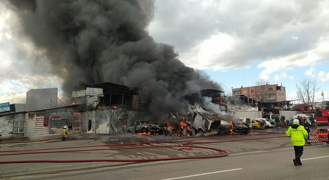 Bursa'da büyük yangın! Dumanlar gökyüzünü kapladı görseli