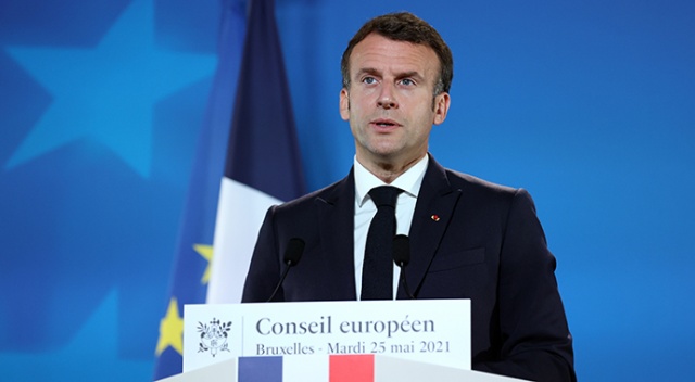 Fransa Cumhurbaşkanı Macron Covid aşısı vuruldu görseli