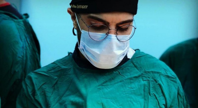 Hastanede dehşet! Kendisini uyaran doktoru bıçakladı görseli